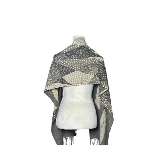 Handmade Mudcloth Ruana Gray and Black Geometric Handwoven Shawl Malian Bogolan - Picture 3 of 6